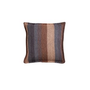 Røros Tweed Fri Pyntepute 60×60 by the fire