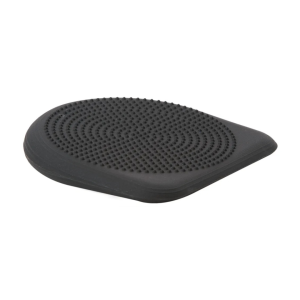 Ergonomisk sittestilling på luftfylt kilepute som holder på ryggkurvene