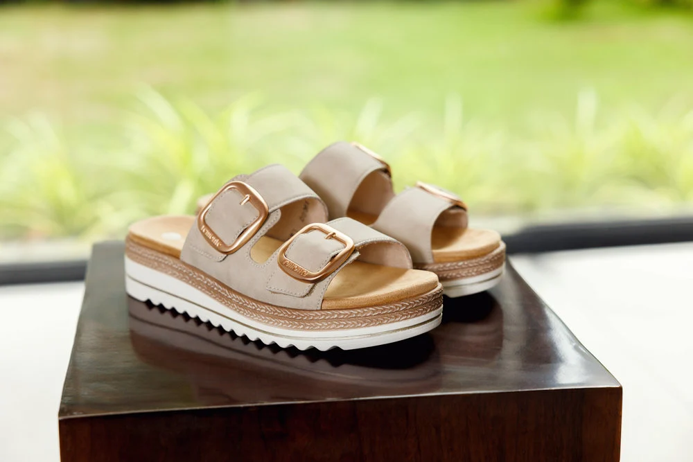 D0Q66-62 Sandal - Image 4